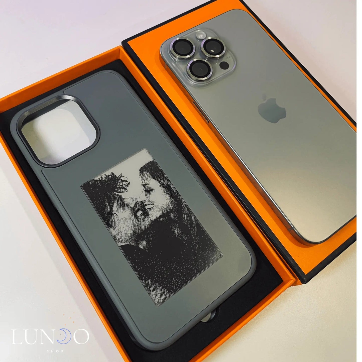 Dynamic Display iPhone Ink Case - Luneo